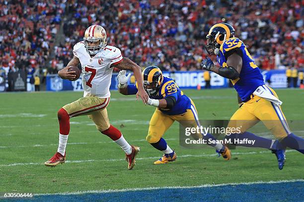 Colin Kaepernick of the San Francisco 49ers rushes for a 13-yard touchdown during the fourth quarter as Aaron Donald and Alec Ogletree of the Los...