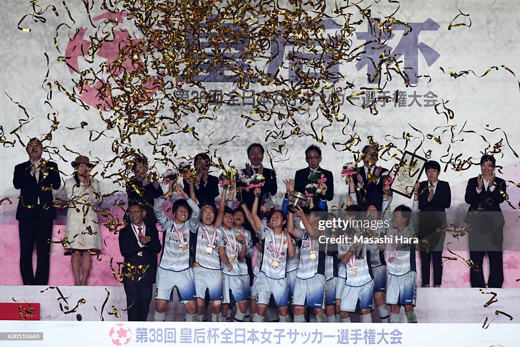 Albirex Niigata Ladies v INAC Kobe Leonessa - 38th Empress's Cup Final