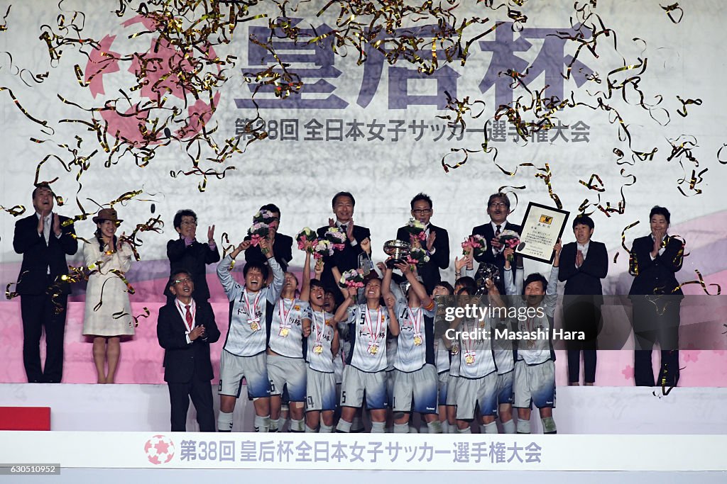Albirex Niigata Ladies v INAC Kobe Leonessa - 38th Empress's Cup Final