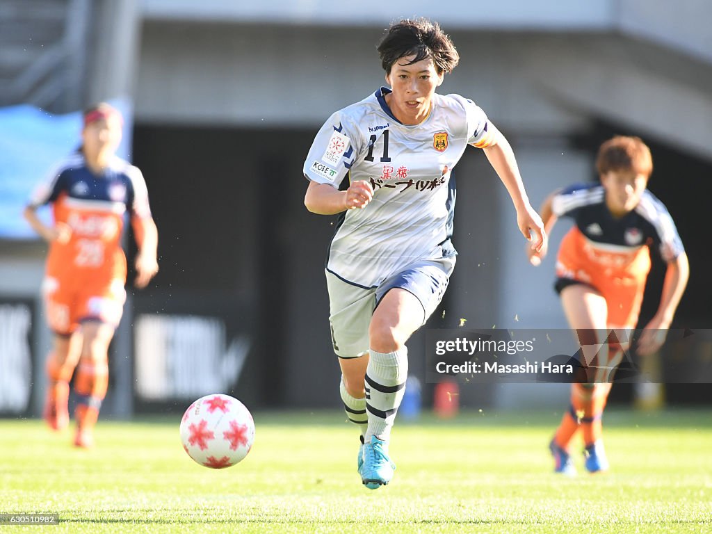 Albirex Niigata Ladies v INAC Kobe Leonessa - 38th Empress's Cup Final