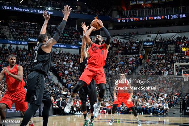 Dwyane Wade of the Chicago Bulls shoots the ball during the game against the San Antonio Spurs on December 25, 2016 at the AT&T Center in San...