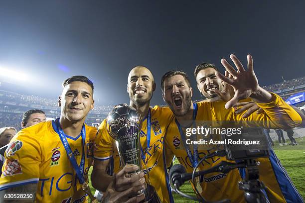 Ismael Sosa, Guido Pizarro, Andre Gignac and Andy Delort of Tigres pose with the champions trophy after the Final second leg match between Tigres...