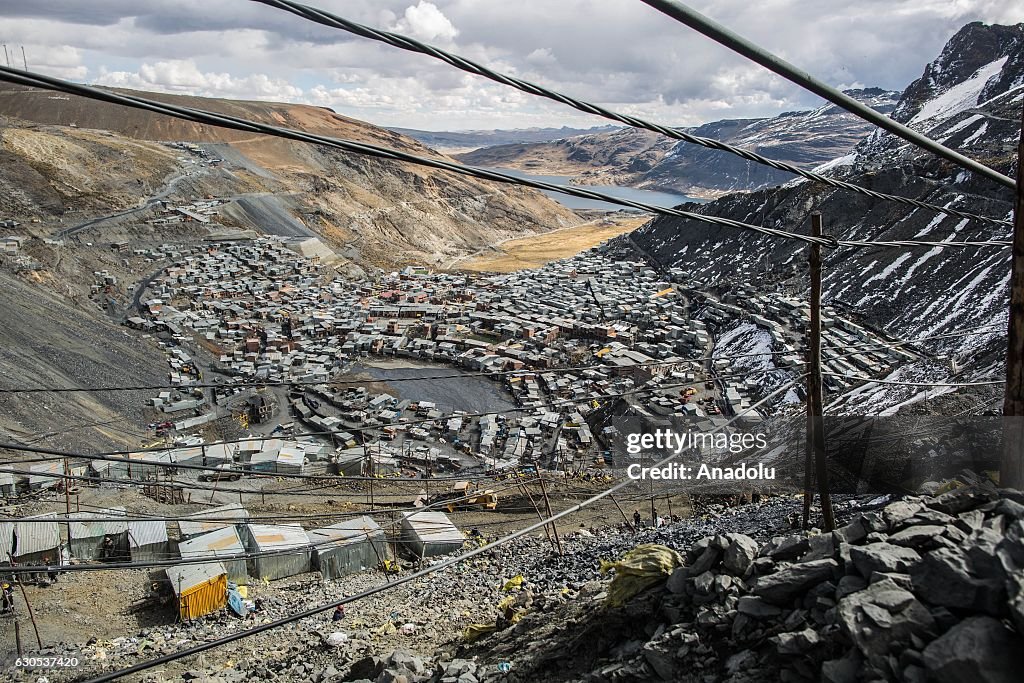 Ls Rinconada A general view of La Rinconada, the highest permanent settlement in ...
