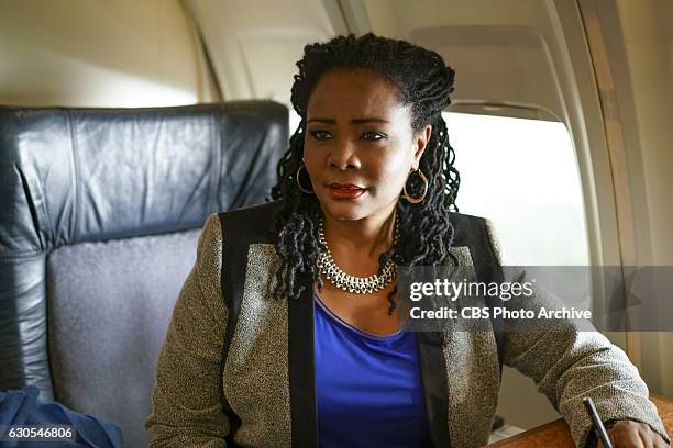 The Detour"--When Elizabeth and her staff fly to Africa to offer development aid to the continent, they are caught by surprise when the Chinese...