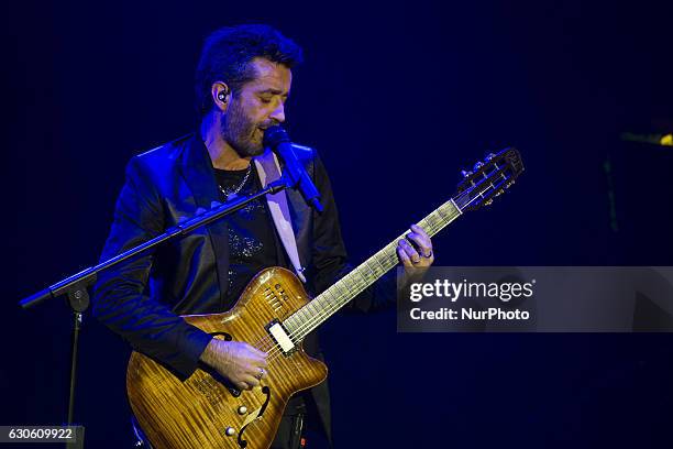 Italian singer Daniele Silvestri performs live in concert at Auditorium Parco della Musica on December 27, 2016 in Rome, Italy.