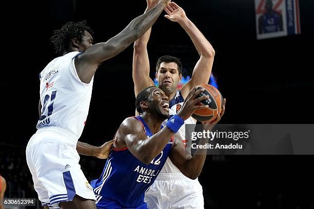 Bryant Dunston of Anadolu Efes Istanbul is in action against Othello Hunter of Real Madrid during the Turkish Airlines Euroleague Basketball 15th...