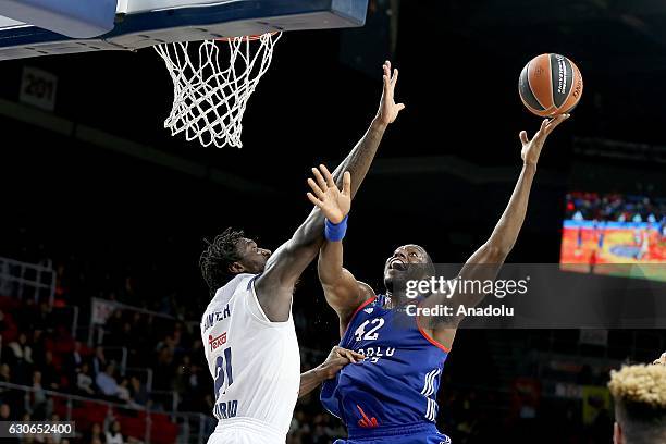 Bryant Dunston of Anadolu Efes Istanbul is in action against Othello Hunter of Real Madrid during the Turkish Airlines Euroleague Basketball 15th...