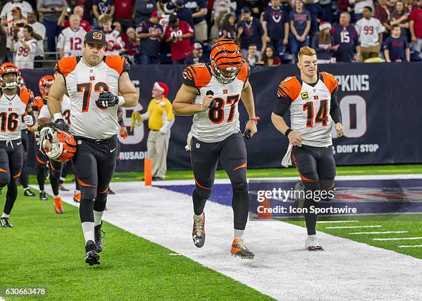 Cincinnati Bengals tackle Eric Winston , Cincinnati Bengals tight end C.J. Uzomah and Cincinnati Bengals quarterback Andy Dalton enter the field...