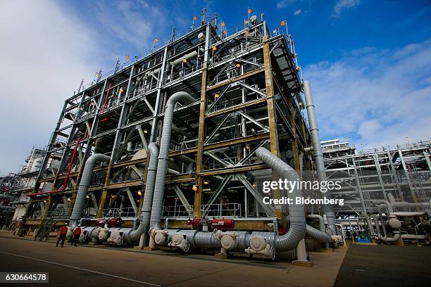 Qgc Shell Australia Australia Natural Gas Pipeline Photos and Premium High Res Pictures ...