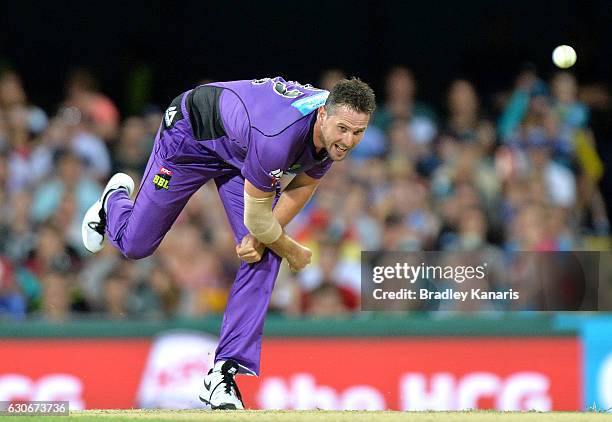 Shaun Tait of the Hurricanes bowls during the Big Bash League between the Brisbane Heat and Hobart Hurricanes at The Gabba on December 30, 2016 in...