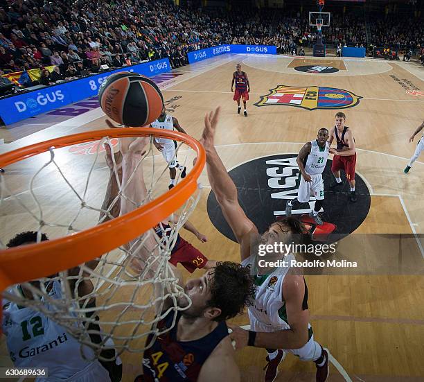 Ante Tomic, #44 of FC Barcelona Lassa competes with Semih Erden, #9 of Darussafaka Dogus Istanbul during the 2016/2017 Turkish Airlines EuroLeague...