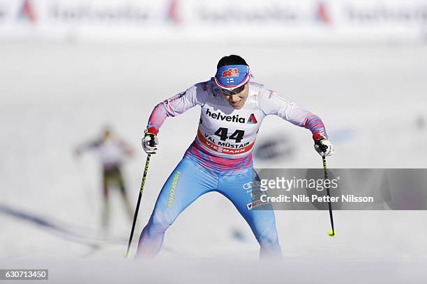 Aino-Kaisa Saarinen of Finland competes during the women's Sprint F race on December 31, 2016 in Val Mustair, Switzerland.
