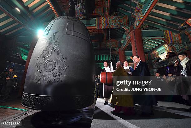 Korean Bell Photos and Premium High Res Pictures - Getty Images