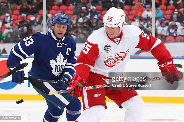 Doug Gilmour and Larry Murphy look for the puck as the Toronto Maple Leafs alumni lose to the Detroit Red Wings alumni 4-3 on the eve of the...