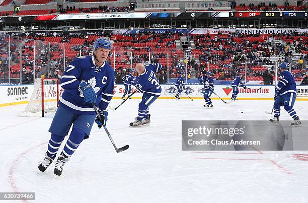 Darryl Sittler of the Toronto Maple Leafs Alumni gets set to face the Detroit Red Wings Alumni in the 2017 Rogers NHL Centennial Classic Alumni Game...