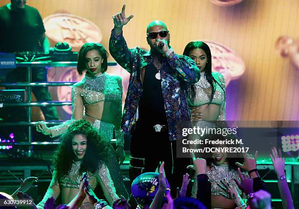 Flo Rida performs at Dick Clark's New Year's Rockin' Eve with Ryan Seacrest on December 31, 2016 in Los Angeles, California.