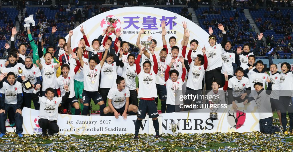 TOPSHOT-FBL-JPN-EMPEROR