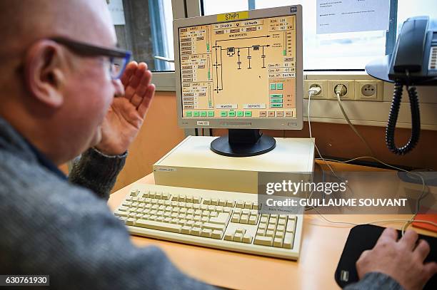Radio Check Computer 142 Radio Control Panel Stock Photos, High-Res Pictures, and Images ...