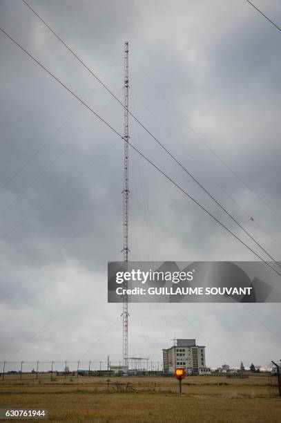 Picture taken on December 23, 2016 shows the TDF radiobroadcaster transmitter antenna of 350 meters meters high in Allouis near Vierzon, central...