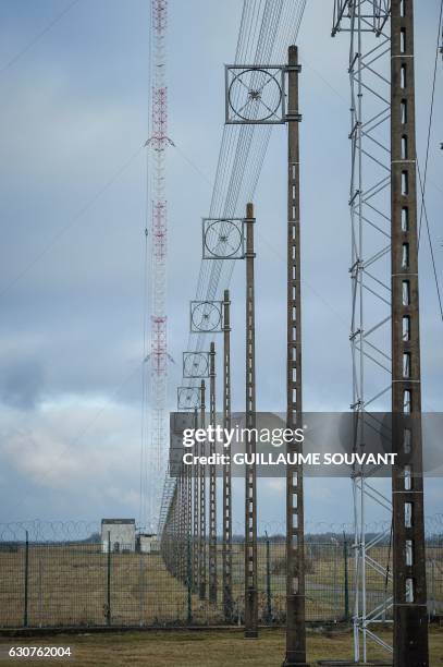 Picture taken on December 23, 2016 shows the TDF radiobroadcaster transmitter antenna of 350 meters meters high in Allouis near Vierzon, central...