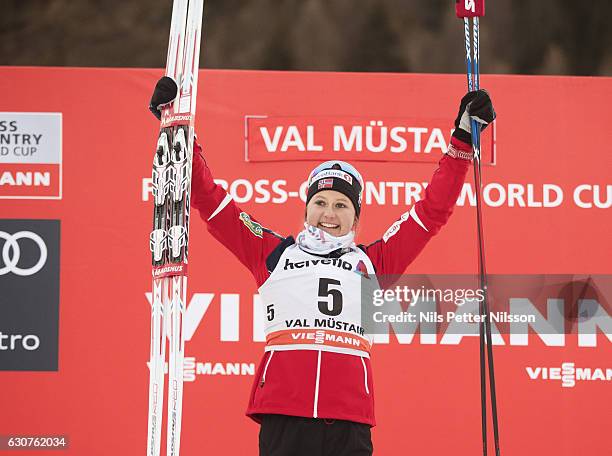 Ingvild Flugstad Oestberg of Norway celebrates after the victory during the women's 5 km C mass start race on January 1, 2017 in Val Mustair,...