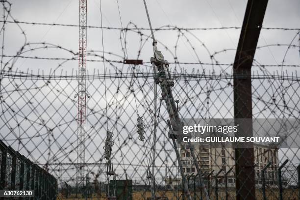 Picture taken on December 23, 2016 shows the TDF radiobroadcaster transmitter antenna of 350 meters meters high in Allouis near Vierzon, central...