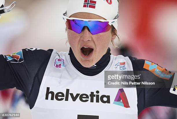 Ingvild Flugstad Oestberg of Norway celebrates after the victory during the women's 5 km C mass start race on January 1, 2017 in Val Mustair,...
