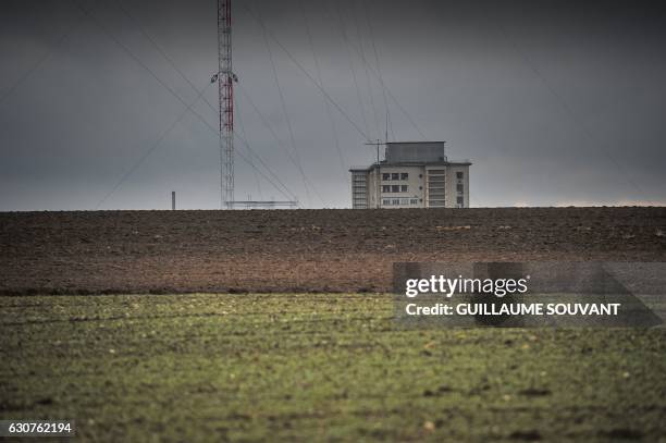 Picture taken on December 23, 2016 shows the TDF radiobroadcaster transmitter antenna of 350 meters meters high in Allouis near Vierzon, central...