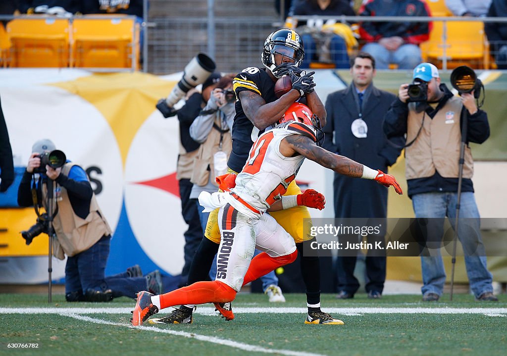 Cleveland Browns v Pittsburgh Steelers