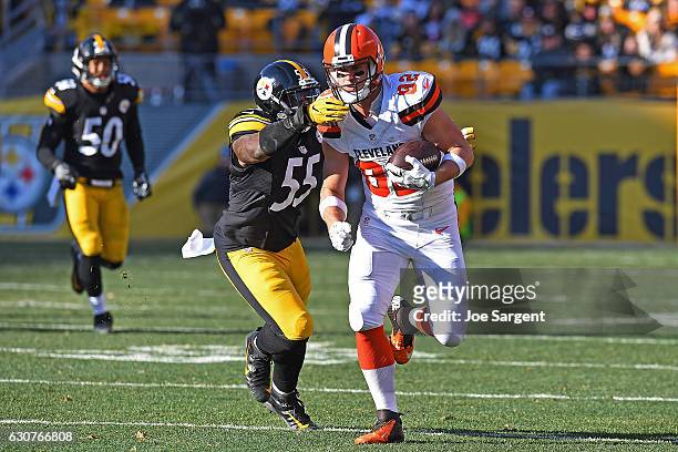 Gary Barnidge of the Cleveland Browns runs upfield after a catch in front of Arthur Moats of the Pittsburgh Steelers in the first half during the...