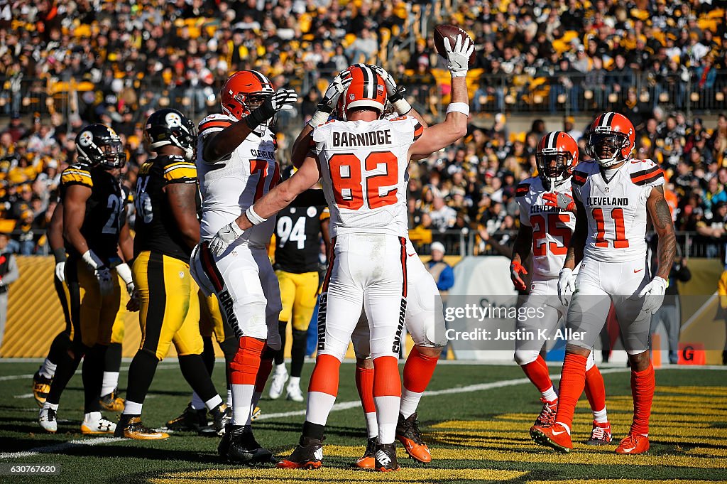 Cleveland Browns v Pittsburgh Steelers