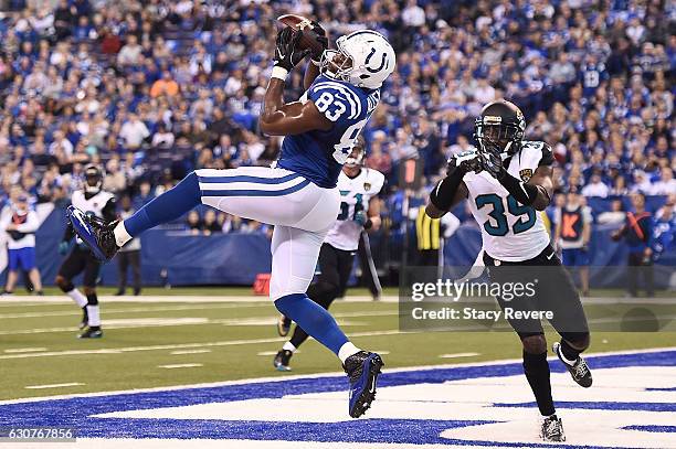 Dwayne Allen of the Indianapolis Colts catches a pass for a touchdown in front of Tashaun Gipson of the Jacksonville Jaguars during the second half...