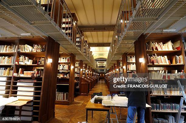 Picture taken on November 30, 2016 in Paris shows a part of the Bibliotheque nationale de France after its restoration. / AFP / FRANCOIS GUILLOT