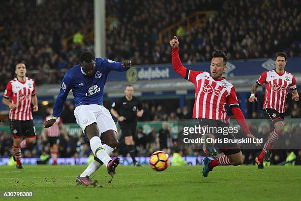 Romelu Lukaku of Everton scores to make it 3:0 during the Premier League match between Everton and Southampton at Goodison Park on January 2, 2017 in...