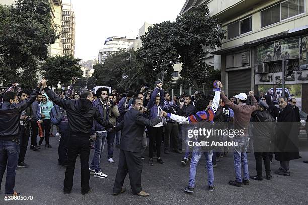 People gather to protest the agreement, which ensure to hand over Tiran and Sanafir islands to Saudi Arabia, in front of the Journalists' Union...