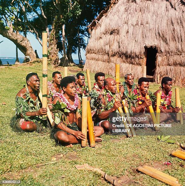Fijian String Instruments Indigenous Fijian Photos and Premium High Res Pictures - Getty Images