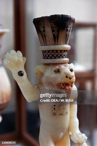 Lion-shaped alabaster perfume vase, Treasury of Tutankhamun, 1333-1323 BC, Egypt. Egyptian civilisation, New Kingdom, Dynasty XVIII. Detail. Cairo,...