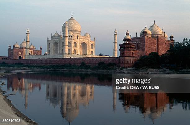 The Yamuna river and the Taj Mahal , 1632-1654, tomb of Mumtaz Mahal, wife of the Great Mogul Jahangir, with the mosque and the jawab mirror each...