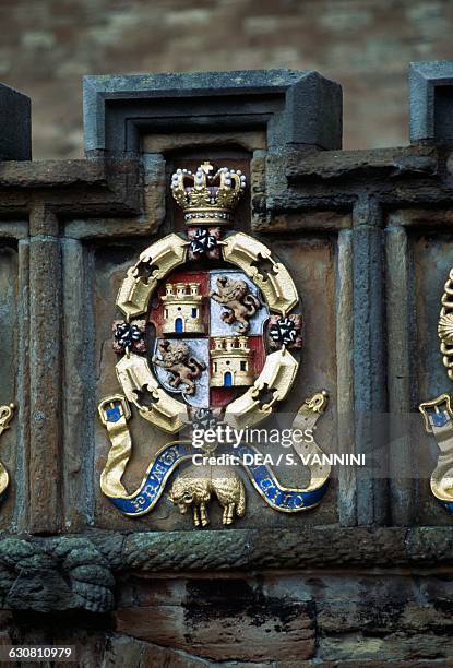Coat of arms above the entrance to Linlithgow Palace, Scottish monarch's residence from the 15th century, Scotland, United Kingdom.