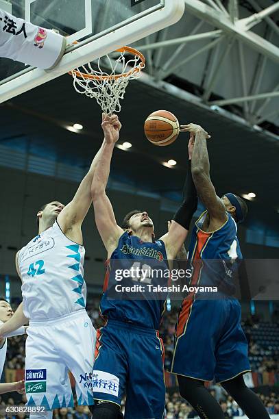 Jason Washburn of the Yokohama B-Corsairs contests a rebound with Kevin Kotzur of the Kyoto Hannaryz during the B. League game between Yokohama...