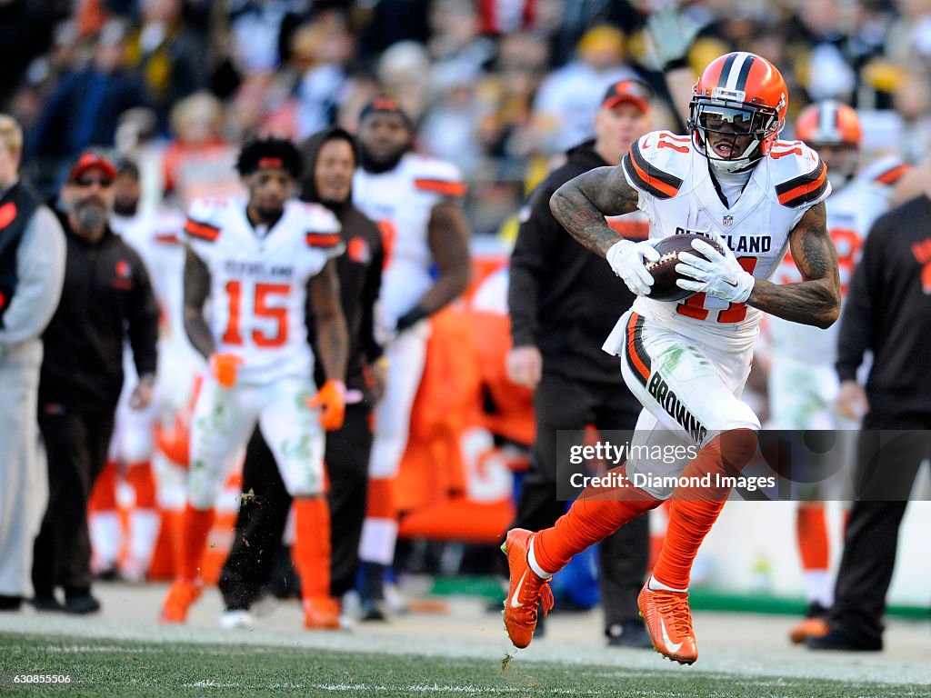 Cleveland Browns v Pittsburgh Steelers