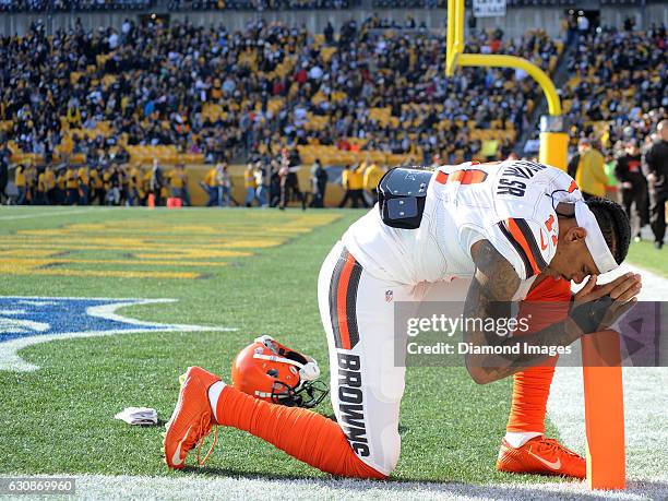 Wide receiver Terrelle Pryor of the Cleveland Browns kneels to pray in the endzone prior to a game against the Pittsburgh Steelers on January 1, 2017...