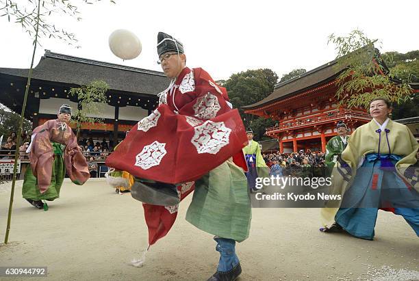 268 Japanese Kemari Stock Photos High Res Pictures And Images Getty 268-japanese-kemari-stock-photos-high-res-pictures-and-images-getty