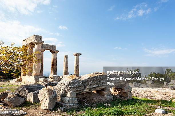 stone ruins with columns - templo de apolo corinto imagens e fotografias de stock
