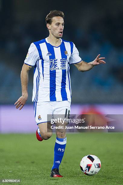 Sergio Canales of Real Sociedad controls the ball during the Copa del Rey Round of 16 first leg match between Real Sociedad de Futbol and Villarreal...