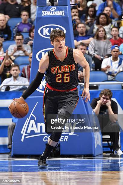 Kyle Korver of the Atlanta Hawks handles the ball against the Orlando Magic on January 4, 2017 at Amway Center in Orlando, Florida. NOTE TO USER:...