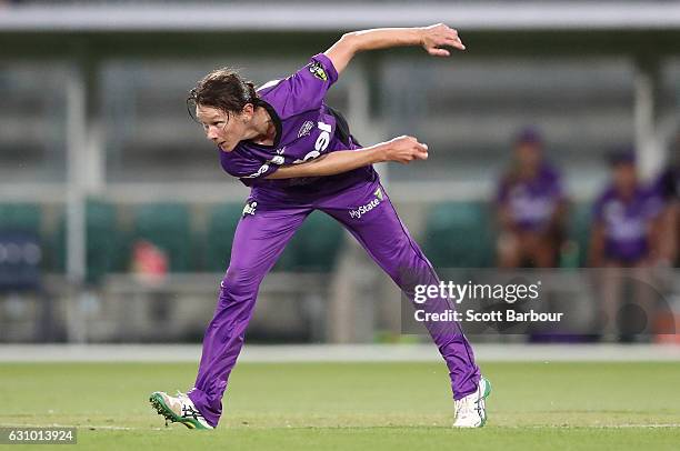 Julie Hunter of the Hurricanes bowls during the Women's Big Bash League match between the Sydney Thunder and the Hobart Hurricanes at Aurora Stadium...