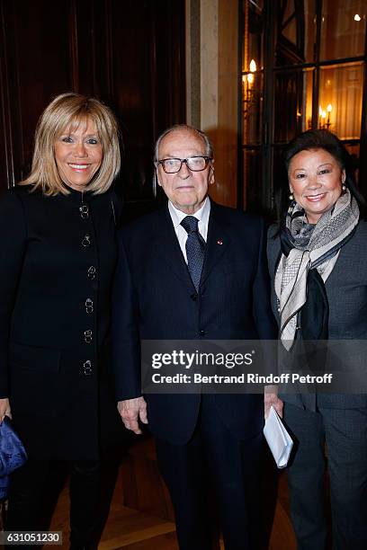 Brigitte Macron, Chancellor of "Institut de France", Gabriel de Broglie and Mayor of 8th District of Paris, Jeanne D'hauteserre attend Stephane...