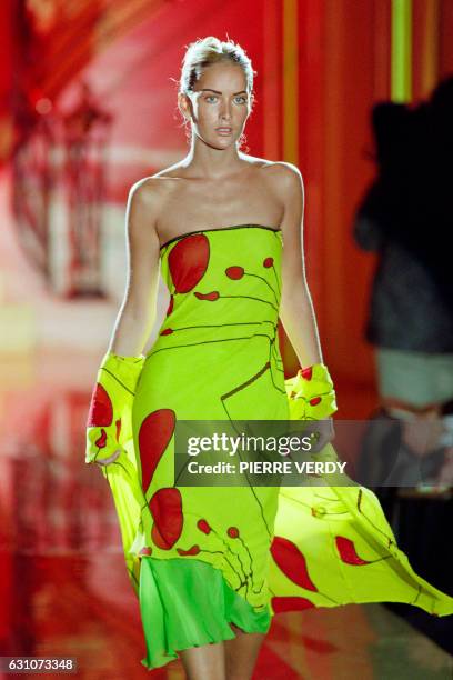 Model presents a creation for Versace during the 1997/1998 Haute Couture Spring-Summer collection fashion show on January 18, 1997 at the Ritz hotel...