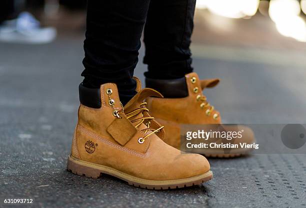 Notitie Buitenboordmotor Tegenstander 677 Timberland Boots Photos and Premium High Res Pictures - Getty Images